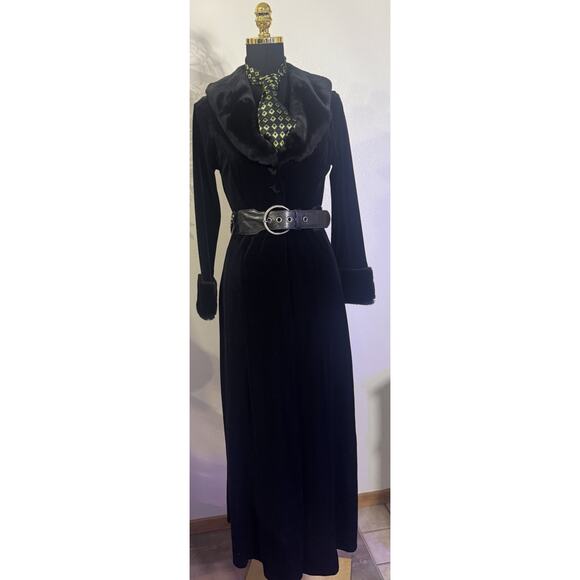 Vintage 90s Goth Formal Velour Robe/Coat Faux Fur Collar/Cuff Dark Romance Domme - Picture 15 of 16